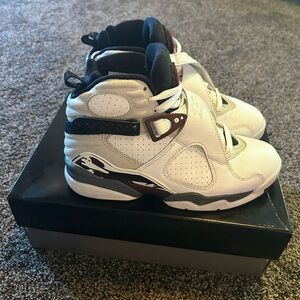 Size 6.5 women’s Jordan 8 retro with box.